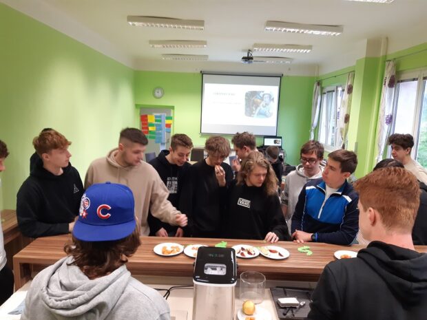 Poznáváme bio v Praze - studenti z gastroškol se účastní workshopu o ekologickém zeměělství a biopotravinách